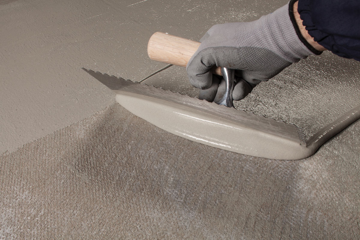 Nanošenje hidroizolacije Mapelastic Turbo / foto: Mapei